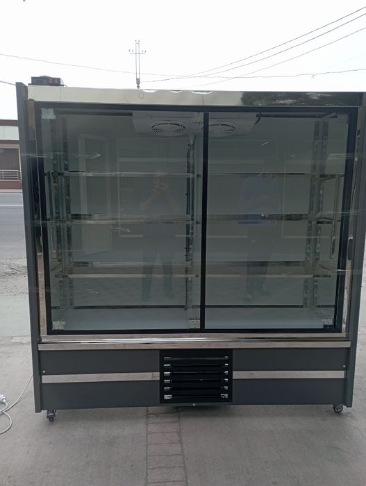 Витрина холодильник