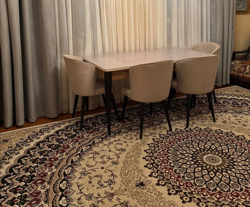 Ковер для зала размером 3 на 4 в хорошем состоянии