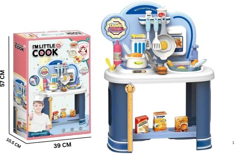 Кухня с аксесоари и мивка с течаща вода