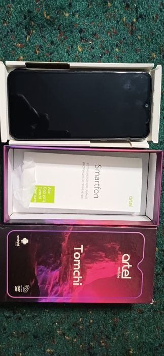 Smartfon telefon model ARTEL tomchi, kafolat bilan sorilmoqda