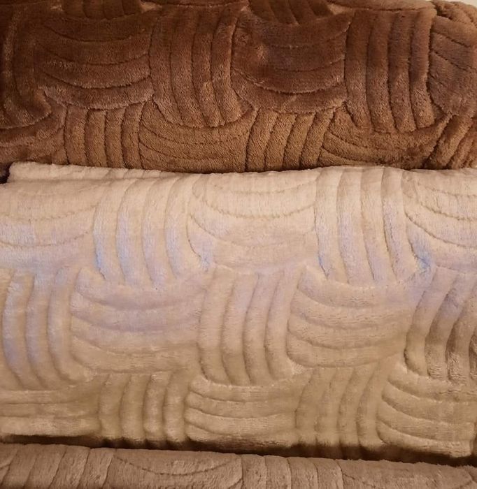 Противохлъзгащи постелки за дивани