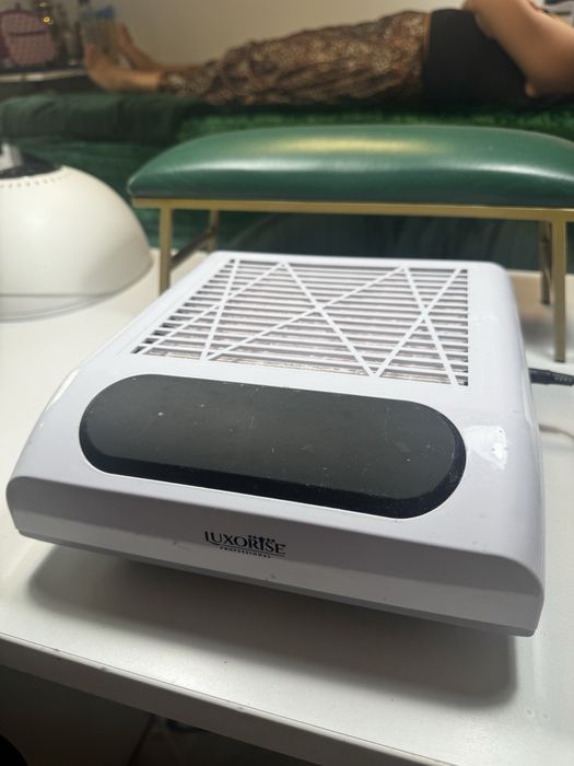 Aspirator unghii aproape nou