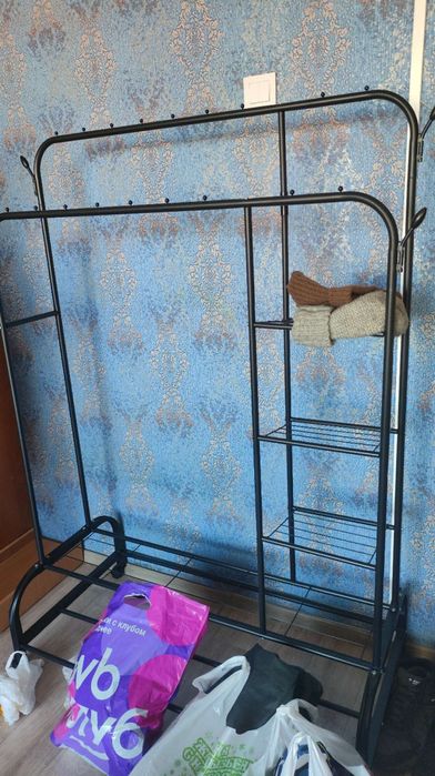Вешалка напольная для одежды металлическая