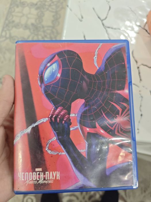 Челавек паук  через вселенную