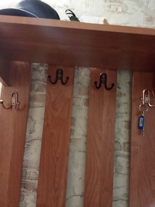 Продам вешалку для прихожки.