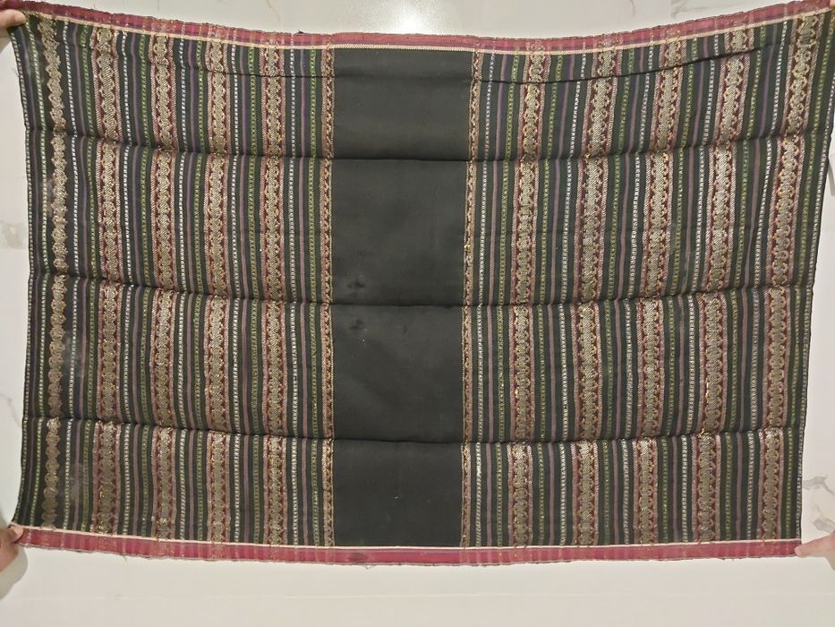 Catrinta veche cu fir metalic