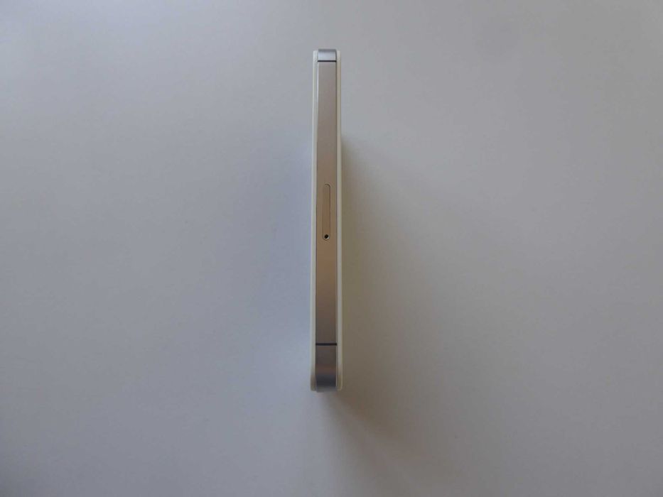Телефон Apple iPhone 4S