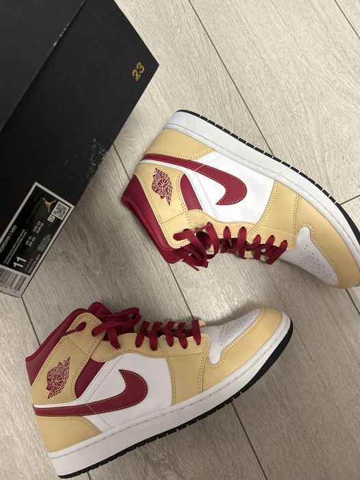 Adidasi Air Jordan 1 Mid Light Curry