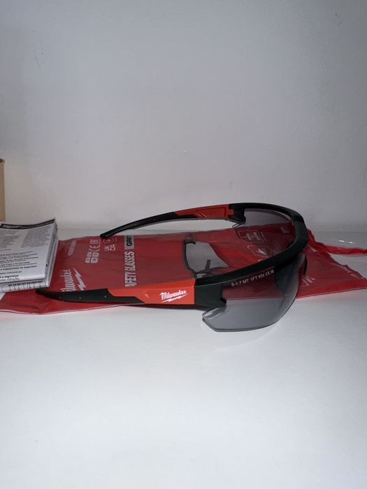 Milwaukee предпазни работни очила затъмнени