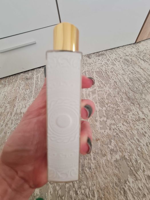 Kilian Woman in gold