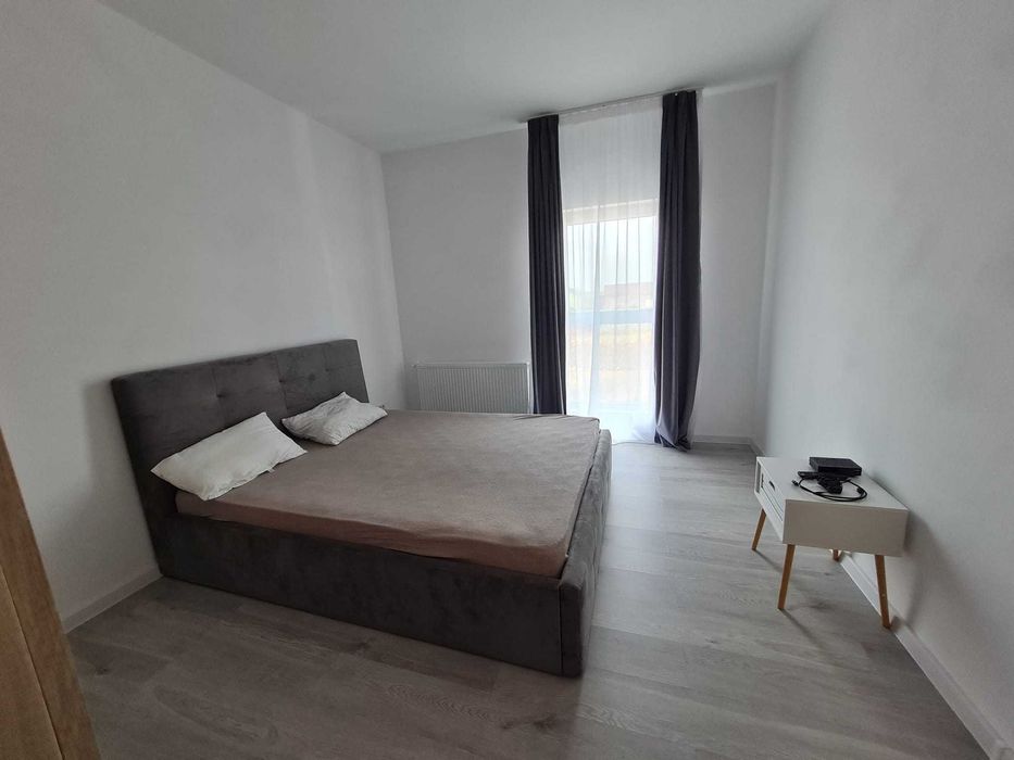 Proprietar- Vila cu  4 camere,curte 250 mp,zona Craitei-Domnesti