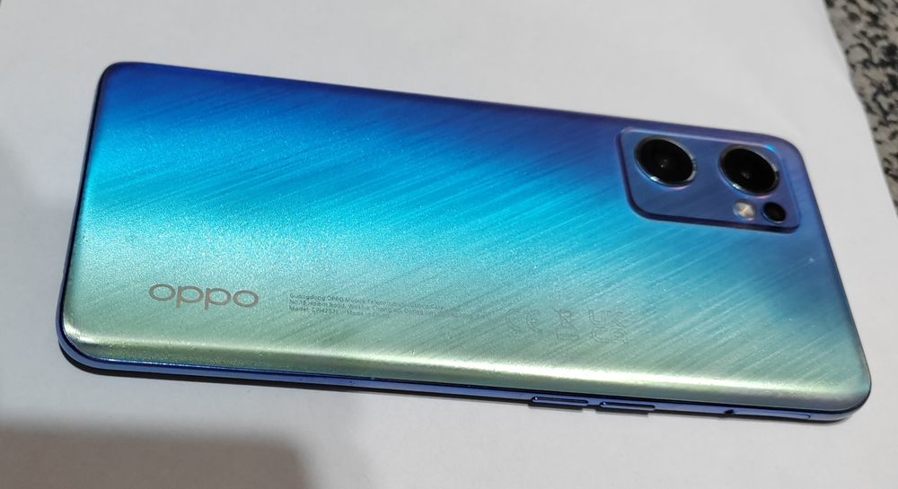 Oppo reno 7 5 8GB RAM cu 256 GB stocare