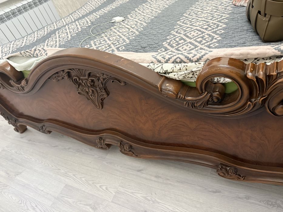 Кровать для спальни