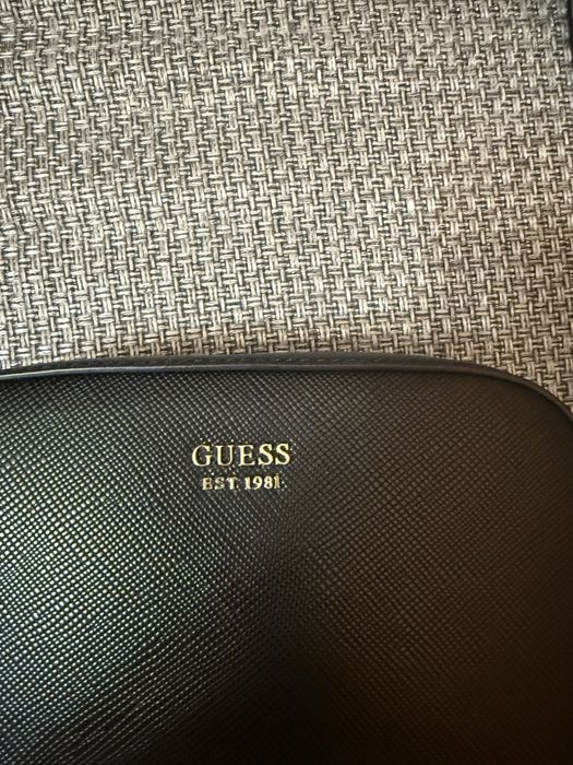 Черна чанта Guess