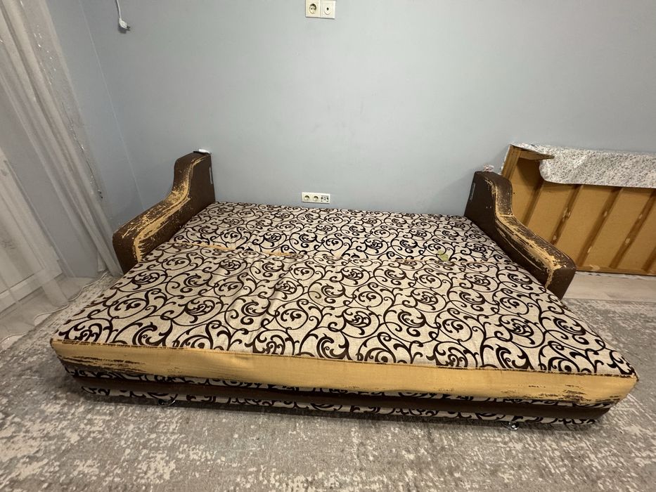 Диван отдаем бесплатно