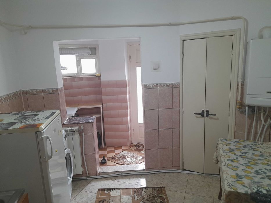 Inchiriez apartament cu doua camere zona crucea garii