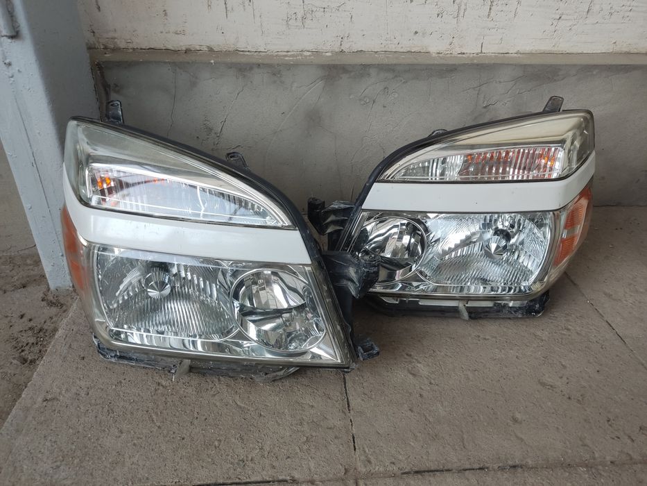 Фары Toyota voxy