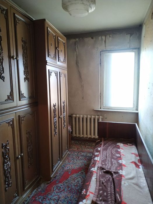 Продам 4-комнатную квартиру на Фархадском базаре , собственник