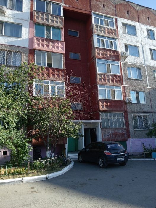 4-комн квартира , 8 мкр 2 этаж