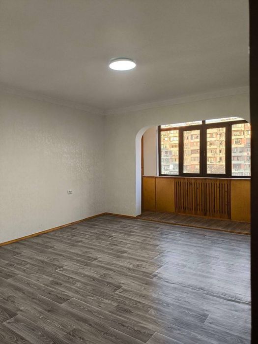 Просторная 3-комнатная 70 м², средний этаж, свежий ремонт, м-в Риезий