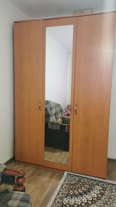 Шкаф с зеркалом,б/у