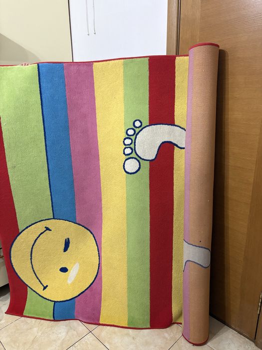 Продам 2 детских ковра б/у. Размер 2х3.