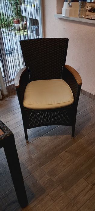 Продавам градински.ратанов комплект