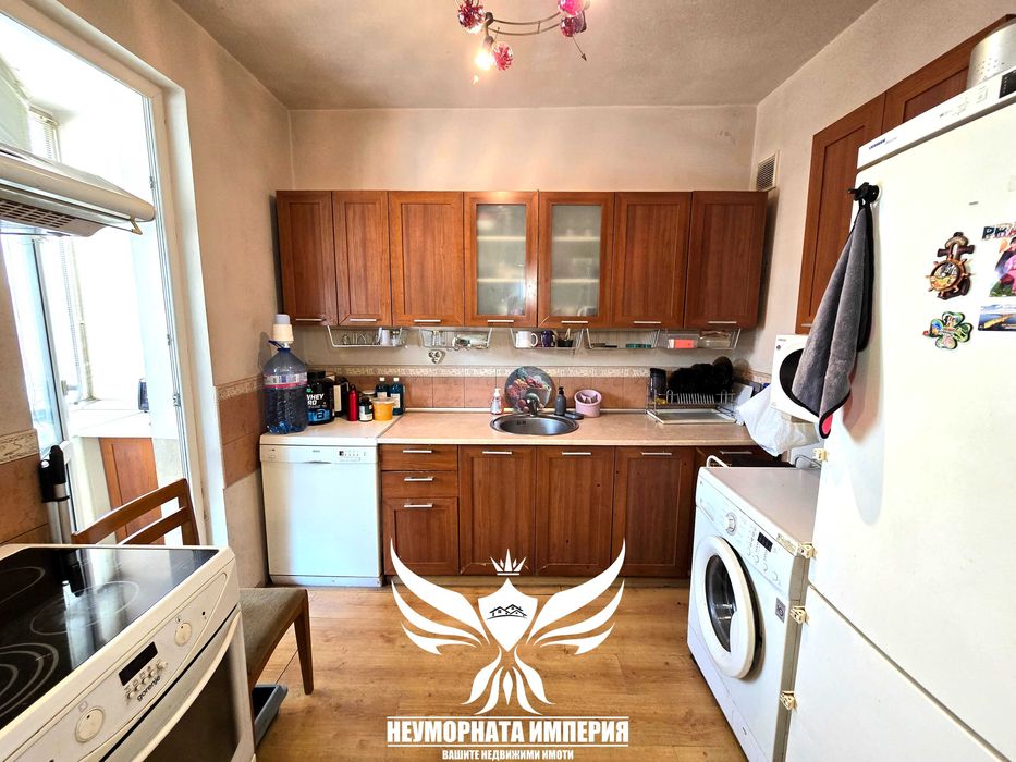 Продавам тристаен апартамент 108кв.м. на първи етаж в Асеновград, кв.Зъбче