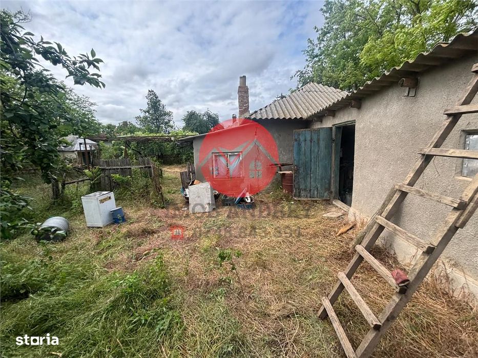 Casa la soseaua principala, teren 1.309 mp in Plopul, Tulcea