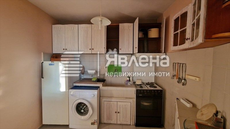 Без Такса!! Тристаен в центъра на Несебър!!