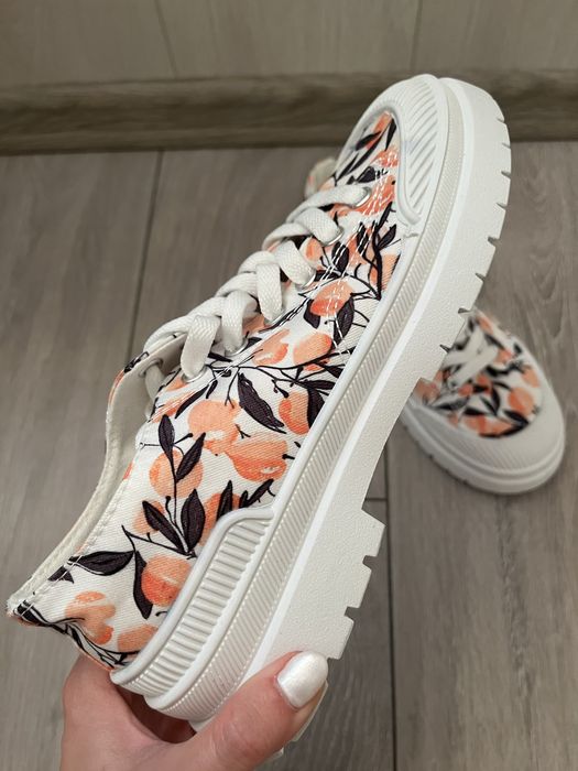 Дамски Цветни Кецове