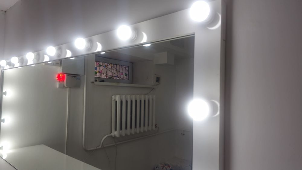 Продам стол для визажиста