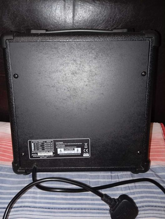 Електрическа китара с усилвател ,калъф, стойка и още аксесоари