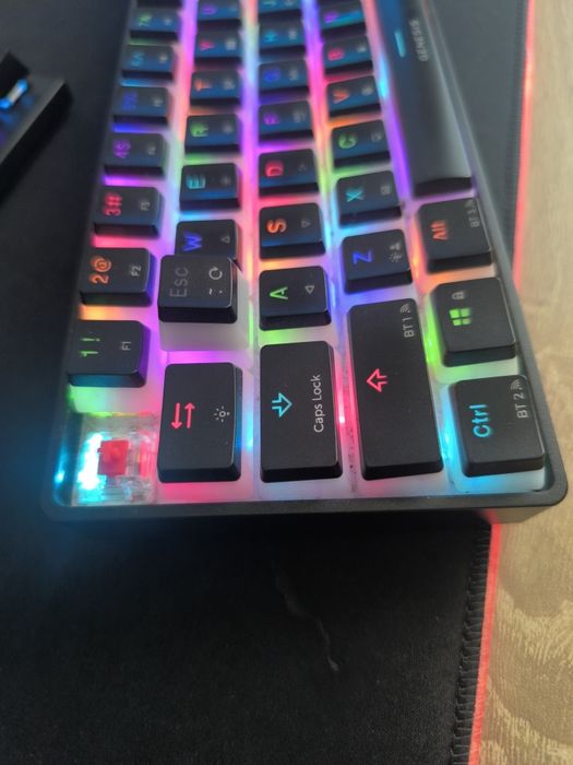 Продавам Клавиатура Genesis Thor 660 Без Жичен