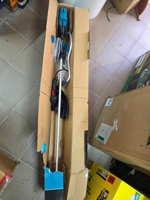 Motocoasa Makita UR101CZ trimmer de gazon cu acumulator 36 - 40 V | 430 mm | Fara perii | Fara acumulator si incarcator