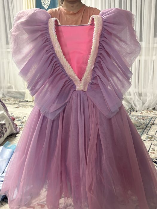 Платья для девочек возраст 6-7  По цене договоримся