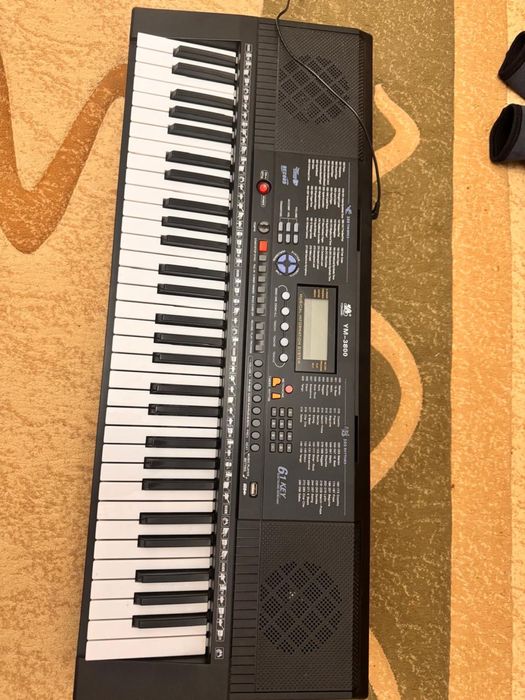 Новый синтезатор с подставкой