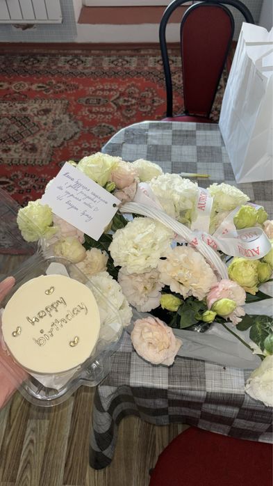 Кудрявое комбо – корзина из эустомы