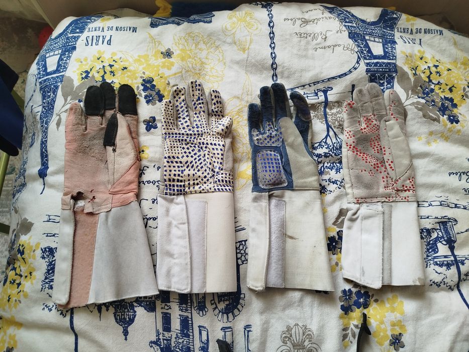 Перчатки для фехтования