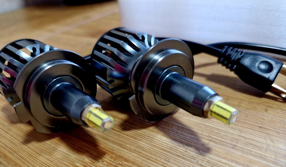 Becuri Auto LED Cree 360° H7