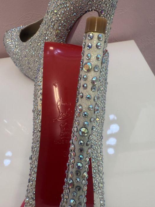 Обувки на висок ток Christian Louboutin