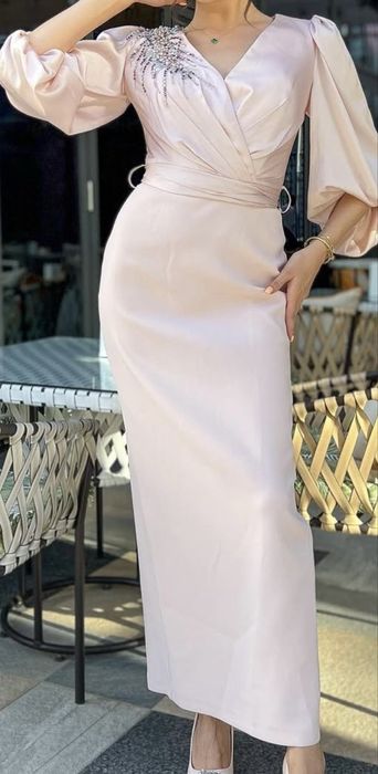 продаю платье очень красивую