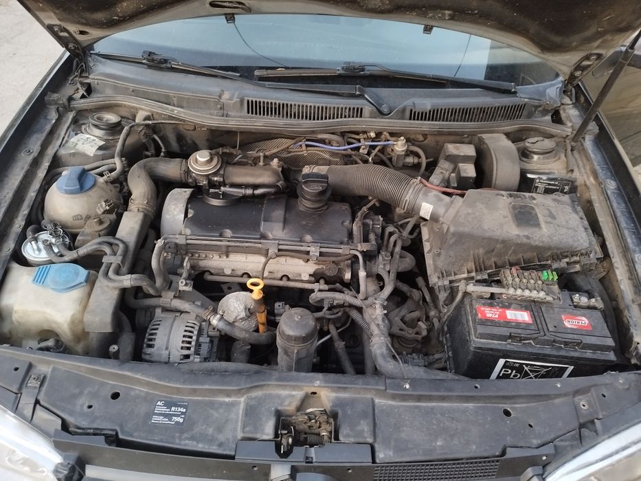 Продавам голф 4 1.9 116 6 скорости на части