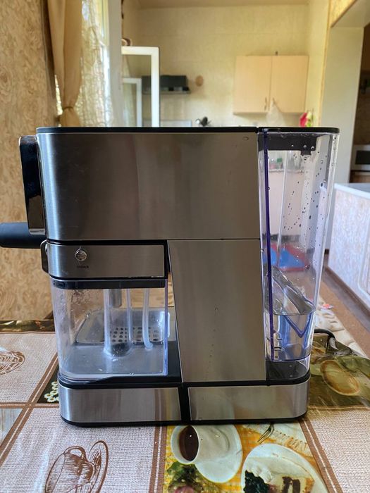 Coffee machine (kofe mashina) sotiladi yangiroq faqat 1mattaishlatilga