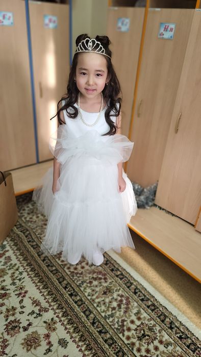 Платье нарядное, пышное