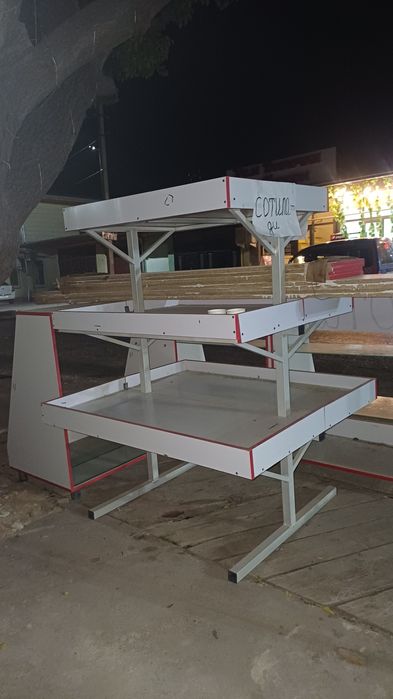 Do'kon  

vitrina va polkalar - Bozor narxidan arz