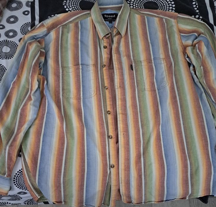 Мъжка цветна риза.