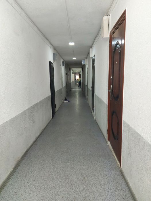 Сдаётся 1-3-5 в общежитии, сан узел внутри,кухня общая