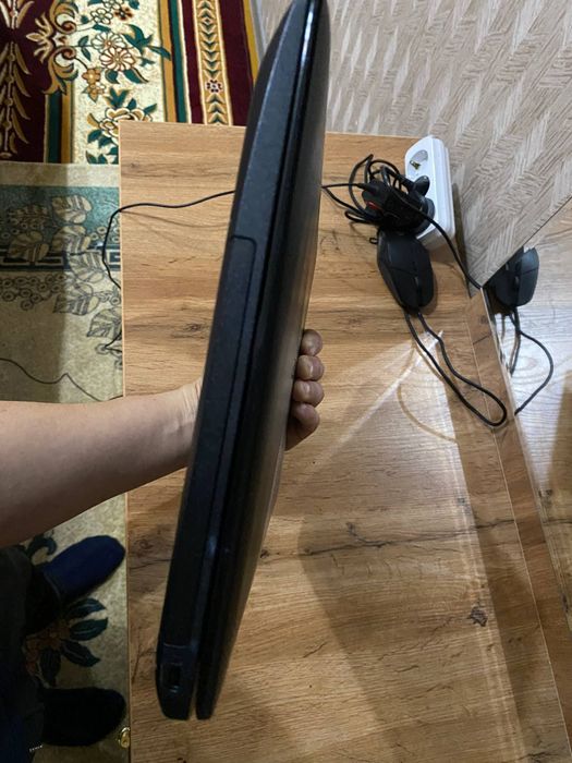 Компьютер Asus..