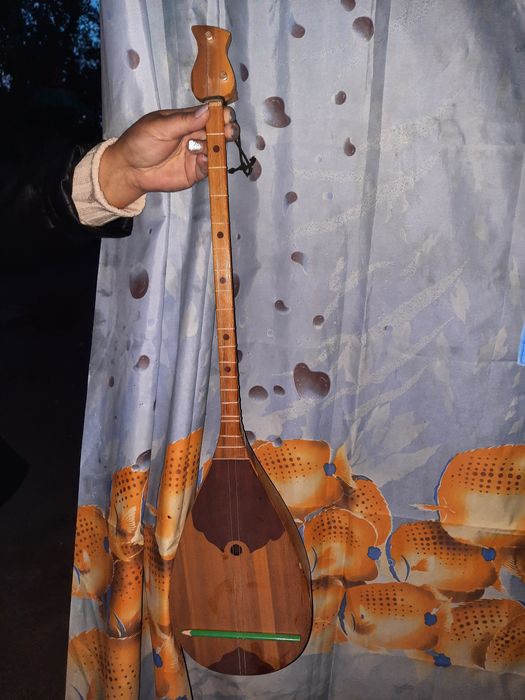 Домбра, балаларға арналған.